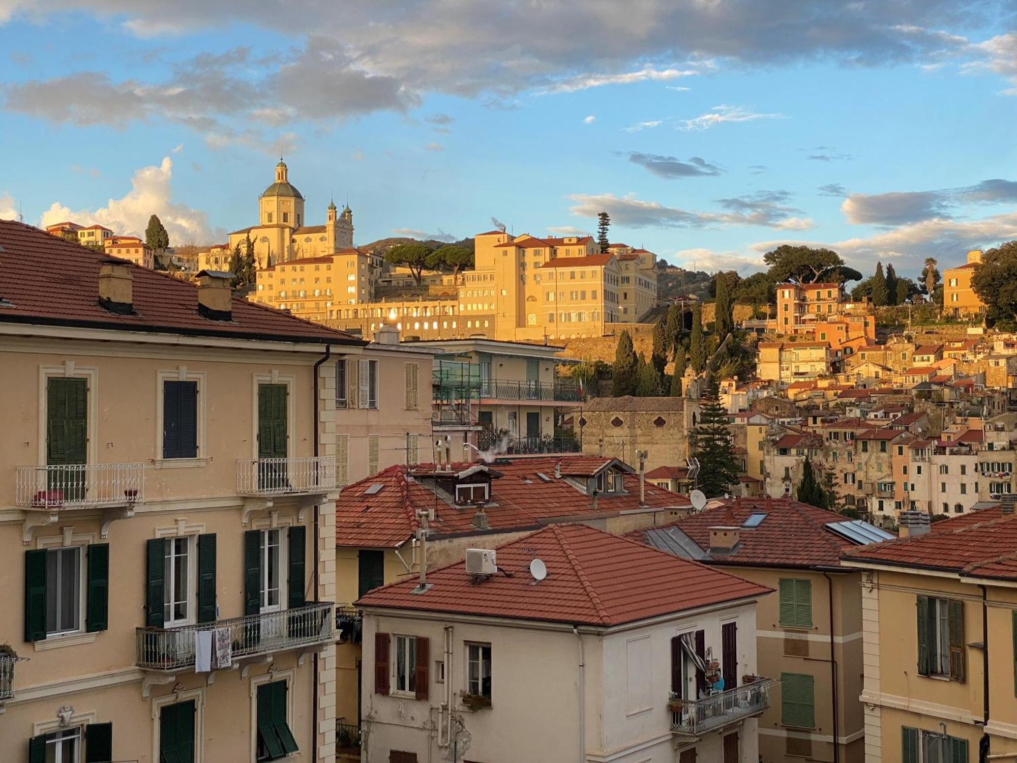 La Casa Di Gill Apartment Sanremo Bagian luar foto